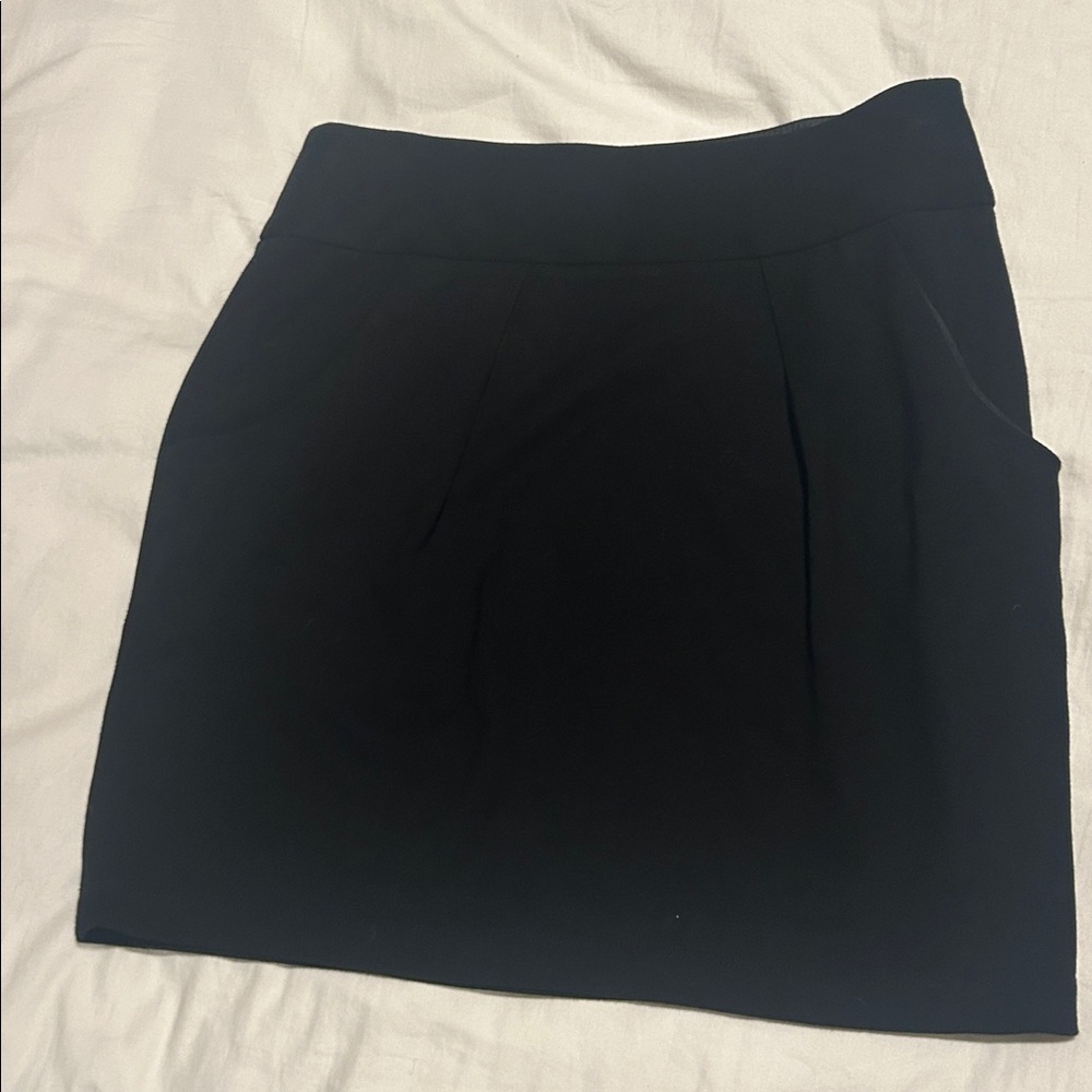 Theory Black mini skirt with pockets- size 6
